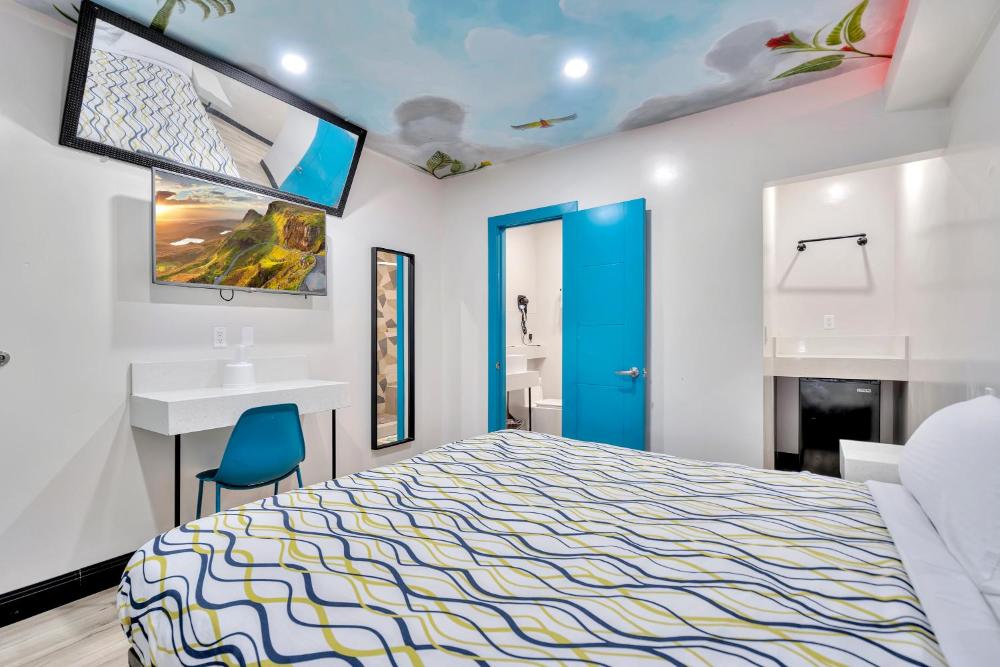 Deluxe Queen Room interior